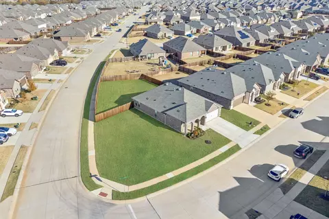 3260 Hunters Glen Dr, Aubrey, TX 76227