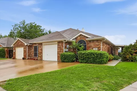 5621 Swords Dr, Fort Worth, TX 76137