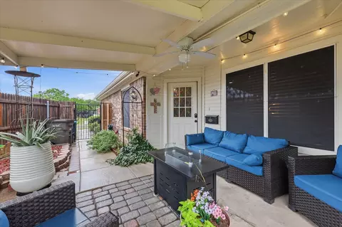 5621 Swords Dr, Fort Worth, TX 76137