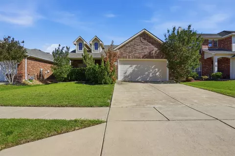 2421 Priscella Dr, Fort Worth, TX 76131