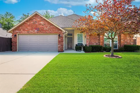 6729 Lucas Ln, North Richland Hills, TX 76182