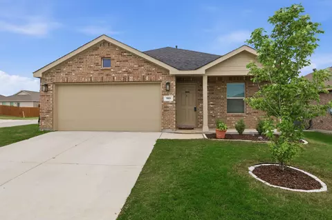 1101 Green Oaks Dr, Hutchins, TX 75141