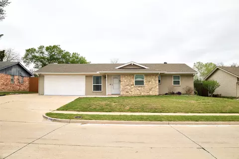 2709 Meadows Dr, Plano, TX 75074