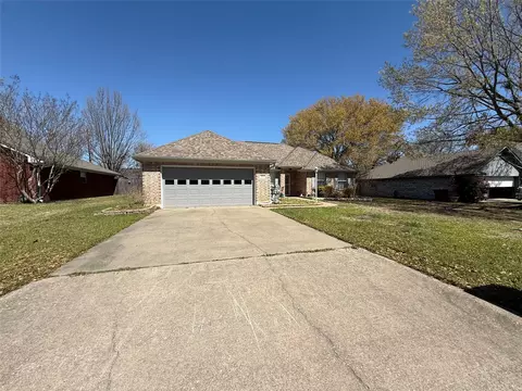 809 Martin St, Bonham, TX 75418