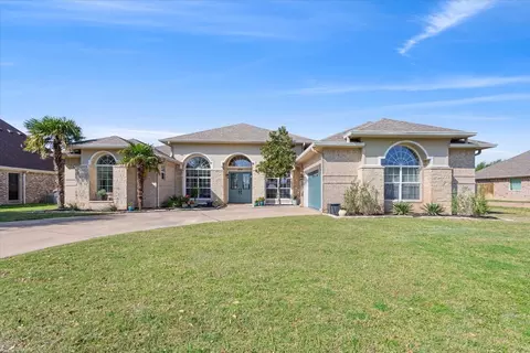 936 Queen Elizabeth Dr, Mcgregor, TX 76657