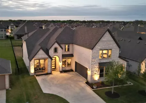 386 Paddle Boat Dr, Granbury, TX 76049