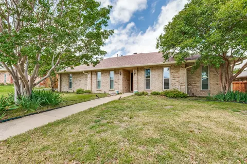 1513 Silverleaf Dr, Carrollton, TX 75007