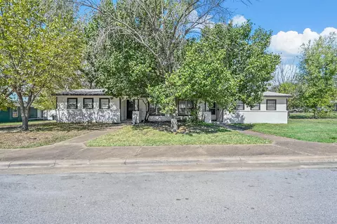 58 Pershing Dr, Denison, TX 75020