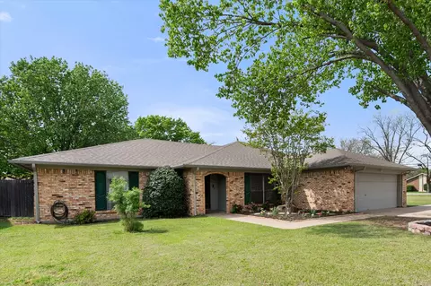 3800 Twin Creek Dr, Arlington, TX 76015