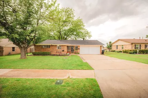 1403 Skyline Dr, Greenville, TX 75401