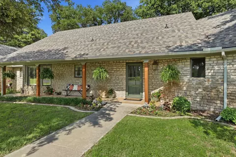 1904 Oak Ridge Trl, Bridgeport, TX 76426