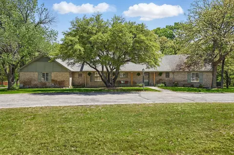 1904 Oak Ridge Trl, Bridgeport, TX 76426