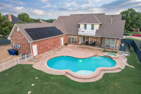 2100 Lakeridge Cir, Ennis, TX 75119