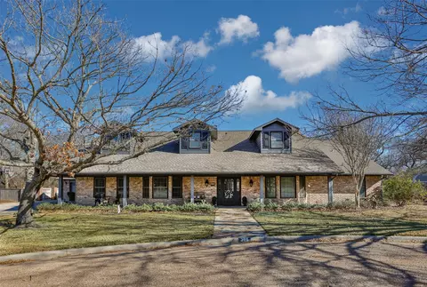 308 Wheeler Creek Ct, Gainesville, TX 76240