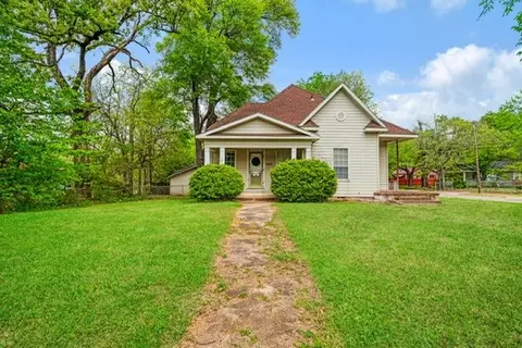 1363 Pine Bluff St, Paris, TX 75460