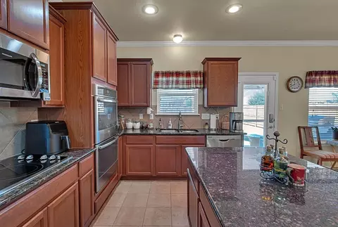 Kitchen - 9836 Shallow Creek Dr, Waco, TX 76708 photo 6 of 7