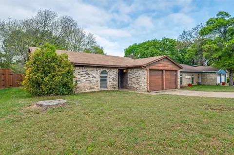 5306 Vincennes Ct, Arlington, TX 76017
