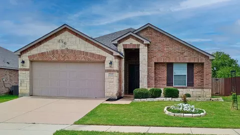 394 Meadow Ridge Dr, Burleson, TX 76028