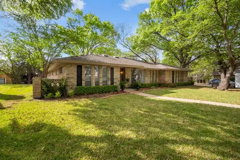 2904 Hunters Creek Pl, Plano, TX 75075