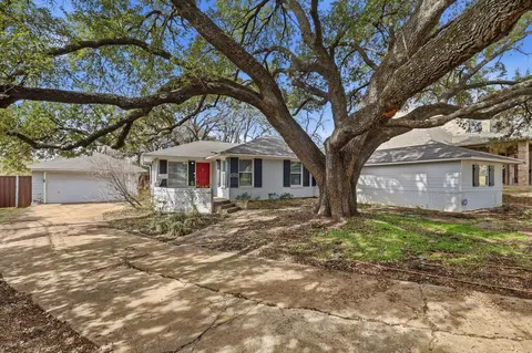 9403 Thornberry Ln, Dallas, TX 75220