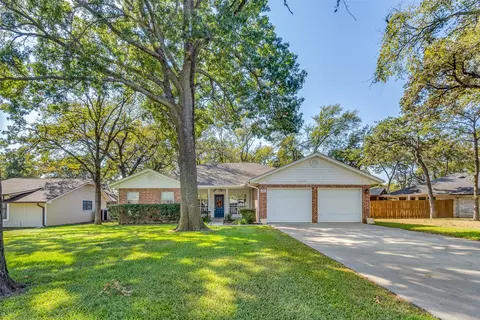 120 Modoc Trl, Lake Kiowa, TX 76240