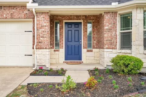 221 Bear Trl, Waxahachie, TX 75167