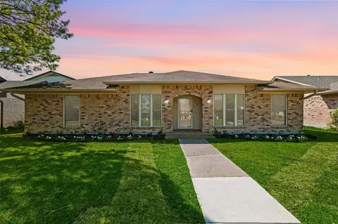 714 Royal Oaks Dr, Garland, TX 75040