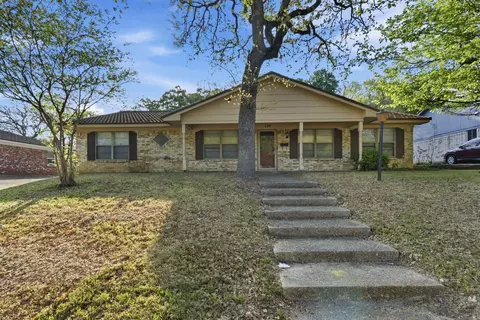 120 Timberlake Dr, Azle, TX 76020
