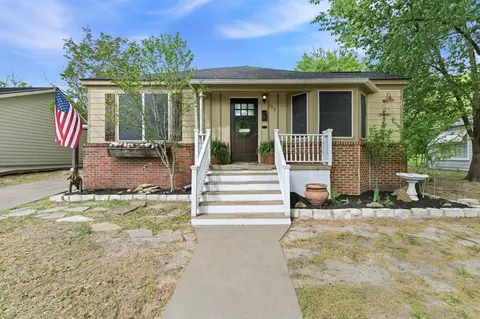 706 Jackson St, Weatherford, TX 76086
