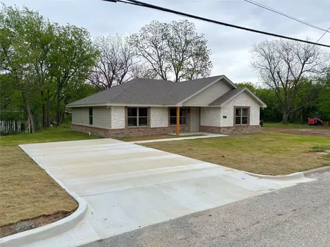 307 Elba St, Bowie, TX 76230