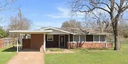 1423 Rolling Hills Dr, Graham, TX 76450