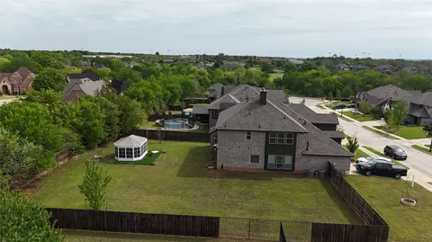 911 Royal Ct, Mansfield, TX 76063