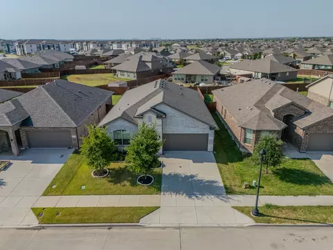 521 Dunmore Dr, Fort Worth, TX 76131