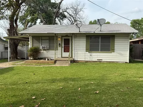 831 Cedar Dr, Mesquite, TX 75149