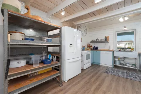Kitchen - 560 Apache, Abilene, TX 79601 photo 2 of 3