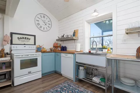 Kitchen - 560 Apache, Abilene, TX 79601 photo 1 of 3
