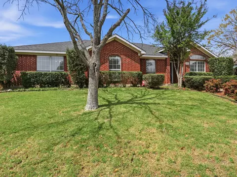 440 Dove Ln, Fort Worth, TX 76108
