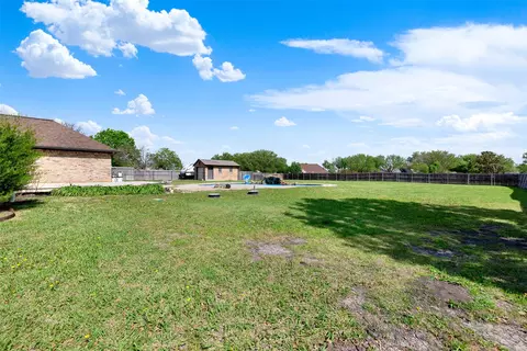 Exterior - 1201 E Oaklawn Dr, Talty, TX 75160 photo 5 of 6