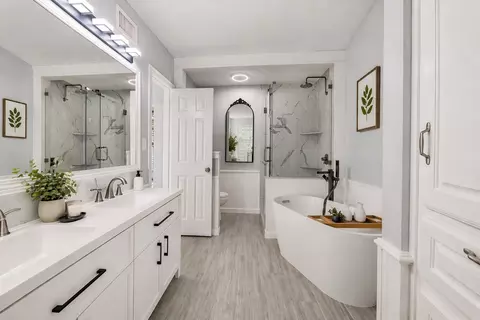 Bath - 1201 E Oaklawn Dr, Talty, TX 75160 photo 3 of 4
