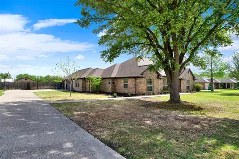 1201 E Oaklawn Dr, Talty, TX 75160