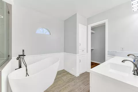 Bath - 1201 E Oaklawn Dr, Talty, TX 75160 photo 4 of 4