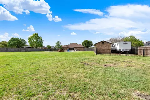 Exterior - 1201 E Oaklawn Dr, Talty, TX 75160 photo 2 of 6