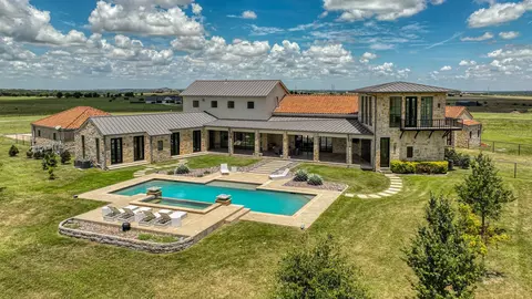 11802 E Rocky Creek Rd, Crowley, TX 76036