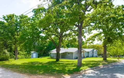 938 Amsden St, Denison, TX 75020