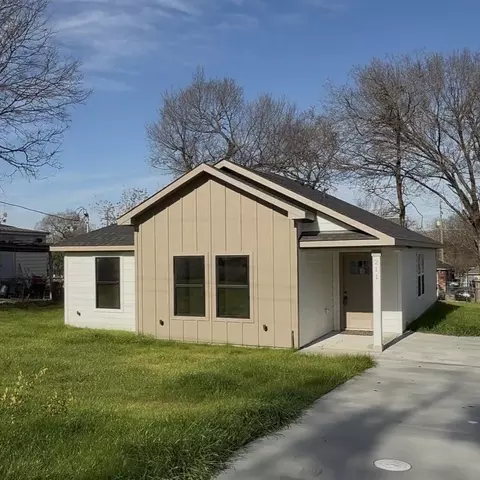 211 Garlock St, Wilmer, TX 75172
