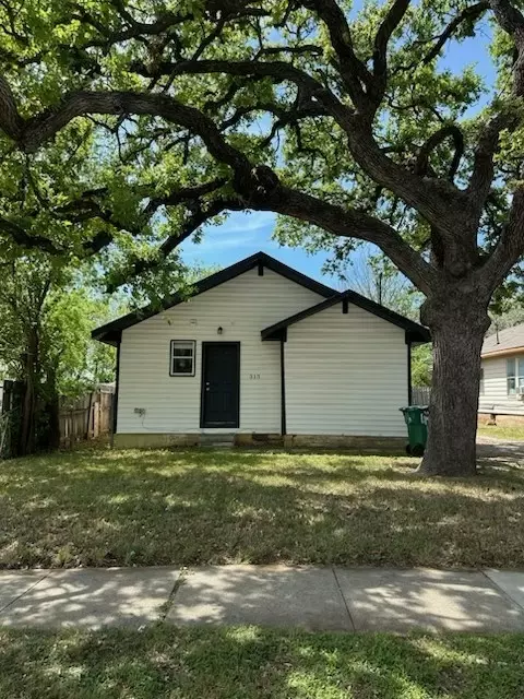 313 N Wood St, Denton, TX 76209