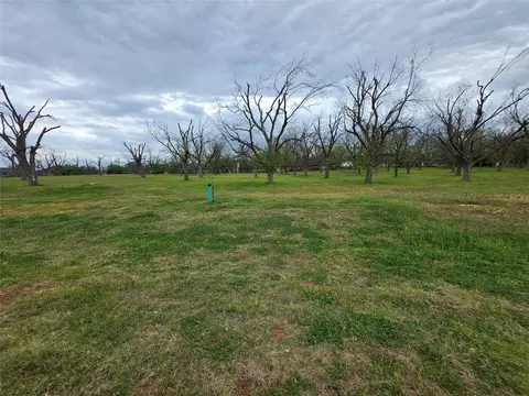 8421 W Landings Rd, Granbury, TX 76049