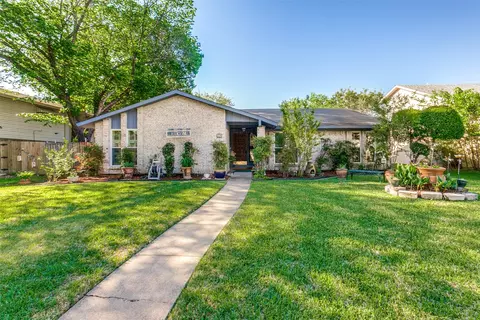 44 Merrie Cir, Richardson, TX 75081