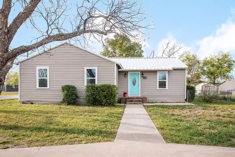 201 W Pearl St, Brady, TX 76825