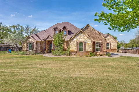 2113 Woodland Hills Ln, Weatherford, TX 76087